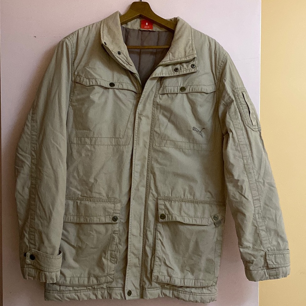 Original PUMA jacket in Tan colour size medium(M)available for sale.